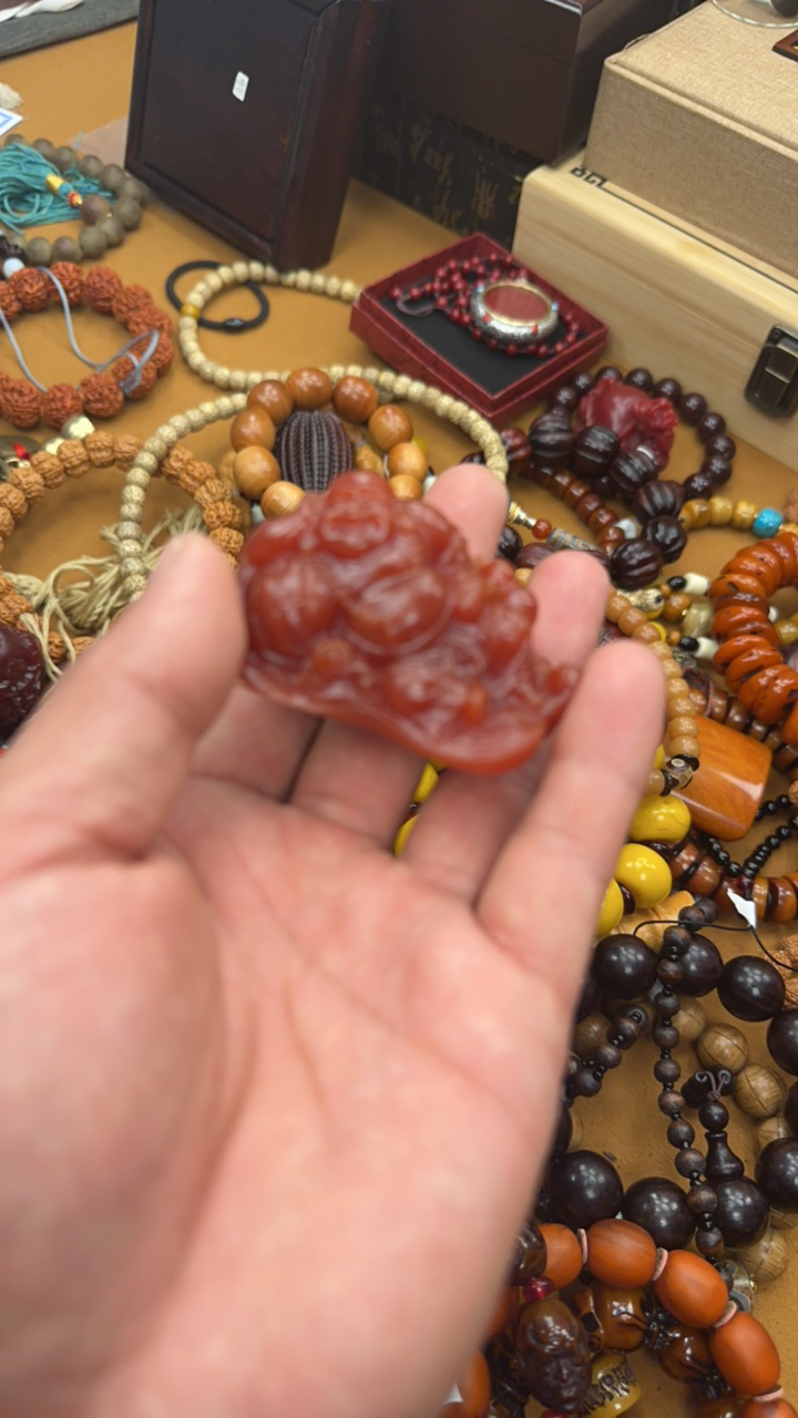 米勒雕刻蜜蜡。以直播间展示为准。82