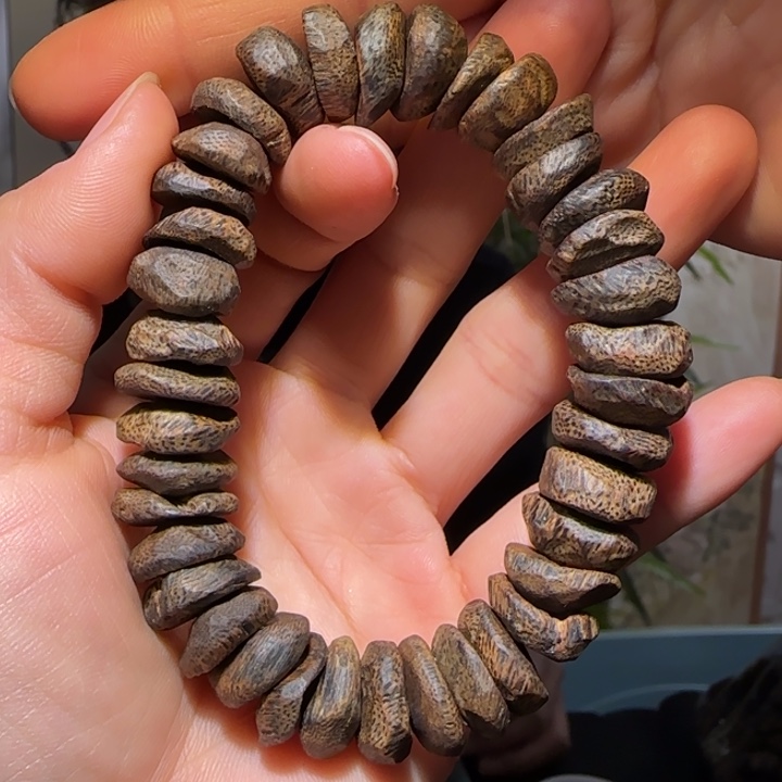 沉香手串原母树沉水树丁手串27.3克