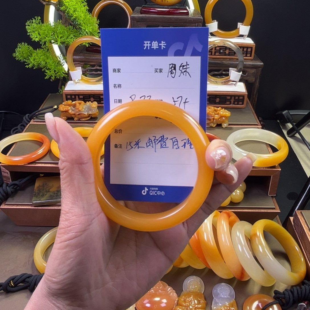 未镶嵌手镯石英质玉周*