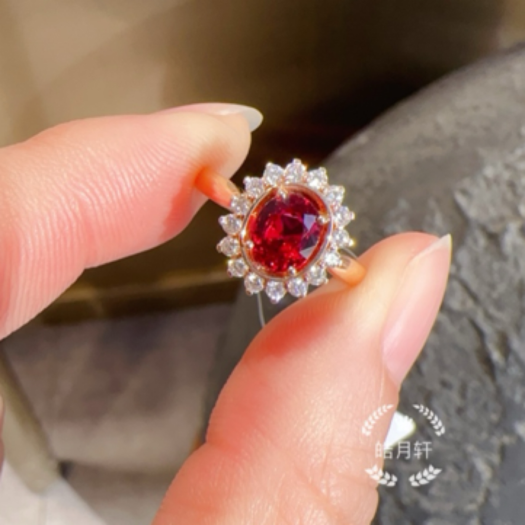 18k金镶嵌鸽血红红宝石戒指 主石1.05克拉 钻石0.29克拉