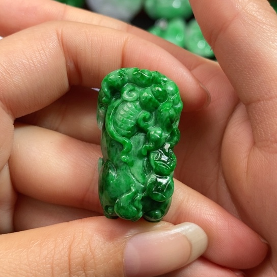 颈饰未镶嵌翡翠吊坠