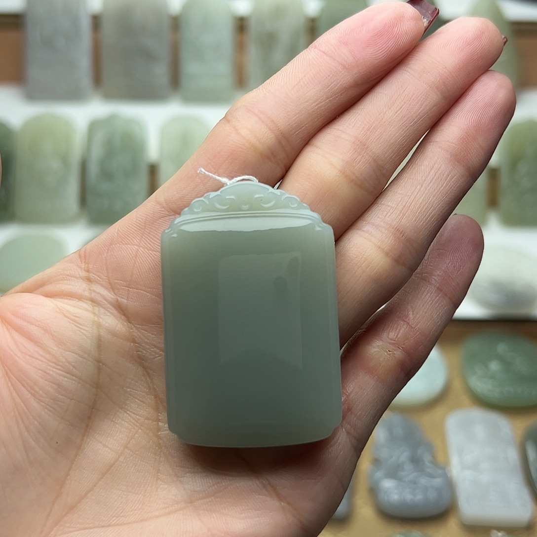 时***4和田玉未镶嵌颈饰