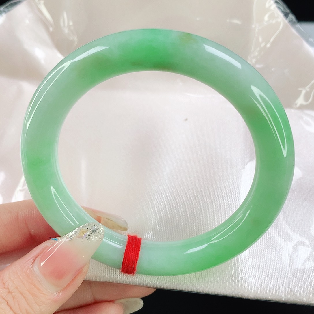 翡翠手镯未镶嵌54圈口