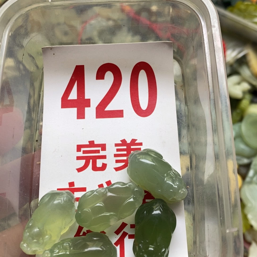 蛇纹石玉挂坠未镶嵌