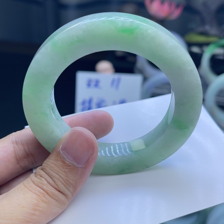 定制翡翠未镶嵌手镯