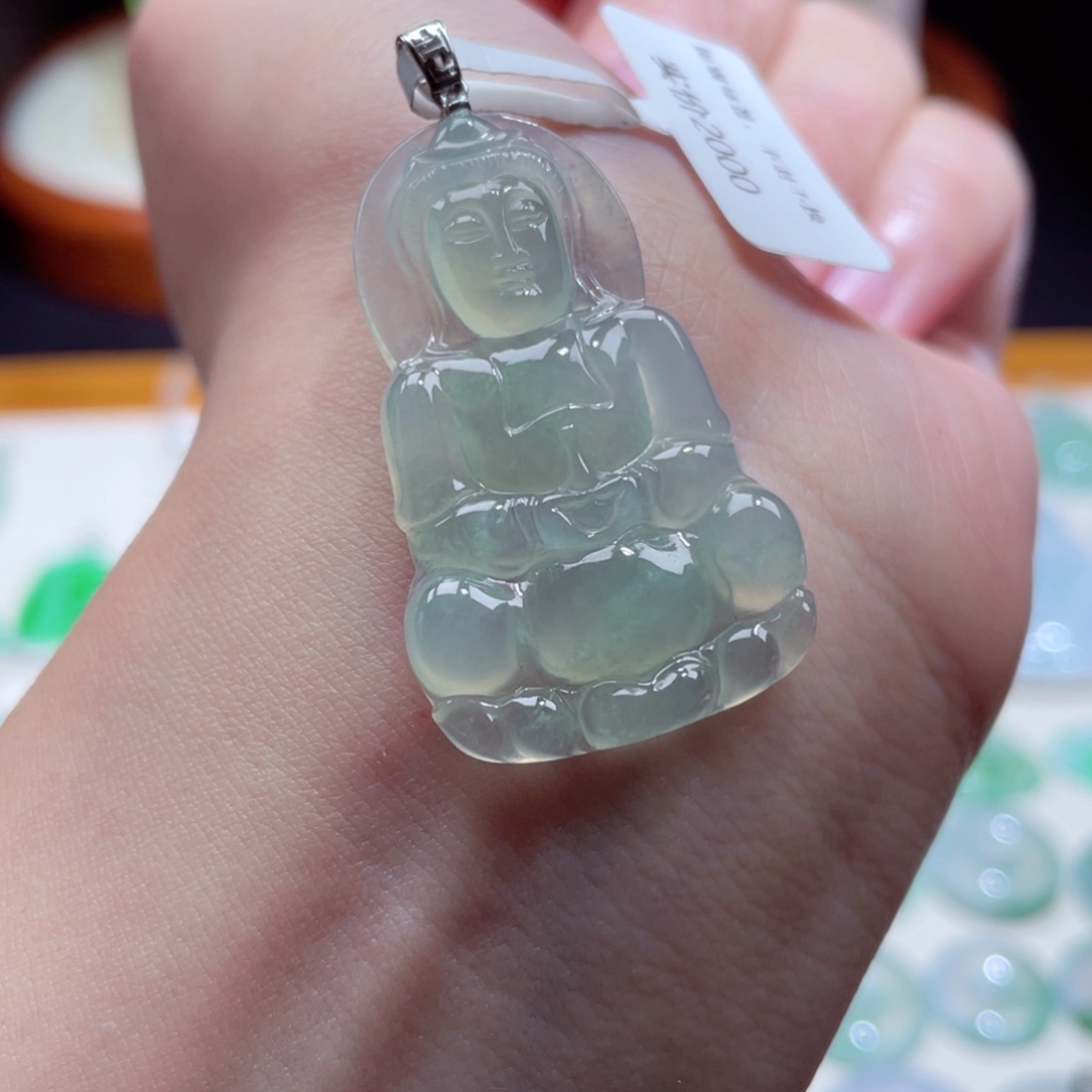 翡翠颈饰未镶嵌观音