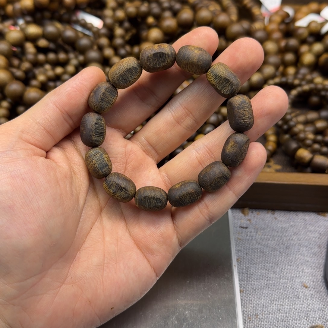 沉香碎屑沉香勾丝+11留疤红骨凹身沉水