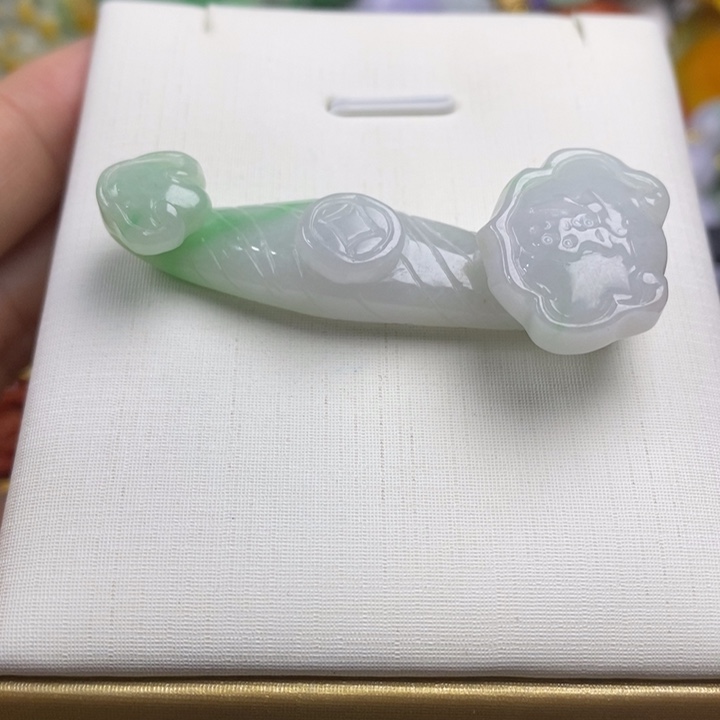 翡翠未镶嵌吊坠(赠链)