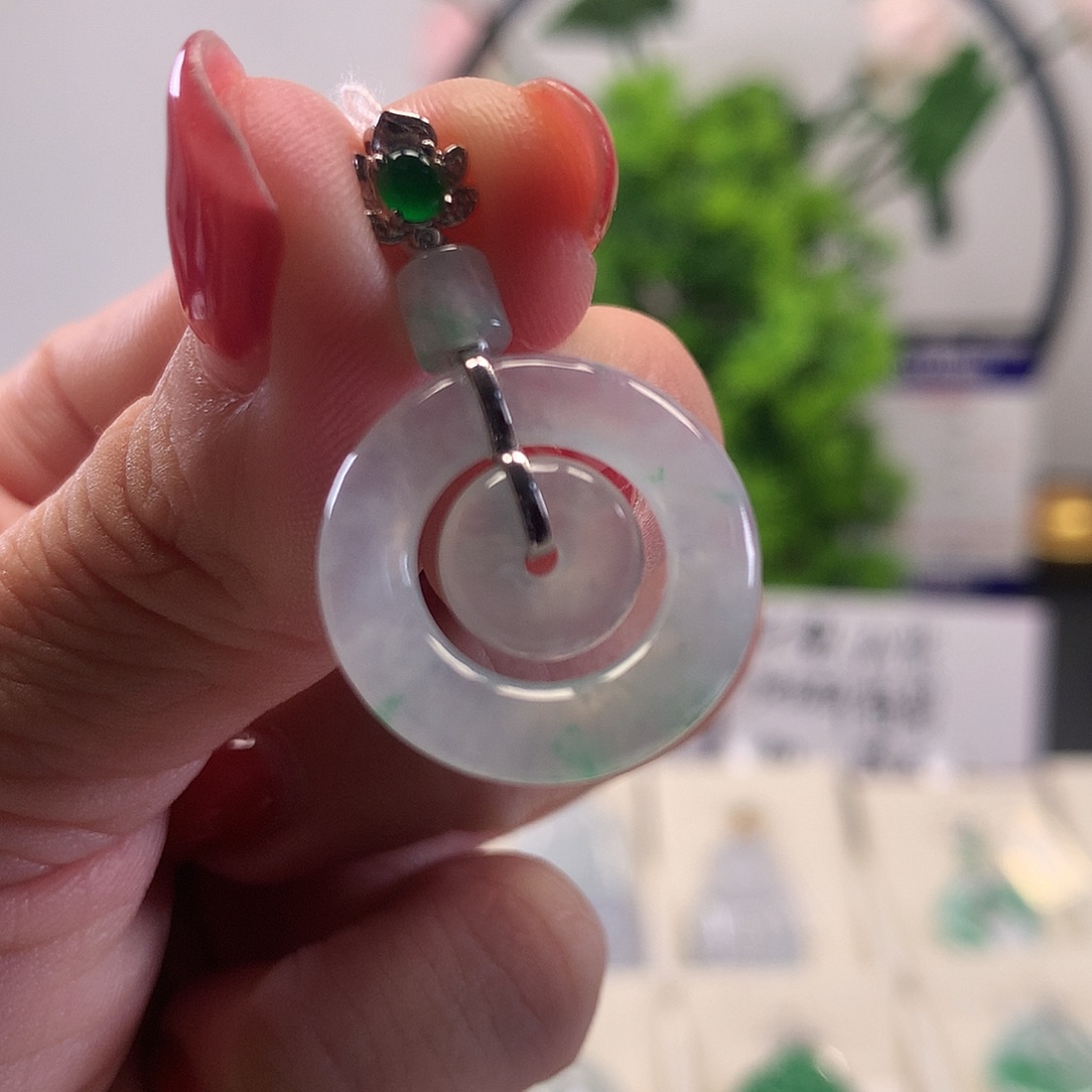 翡翠未镶嵌颈饰天然A货平安扣