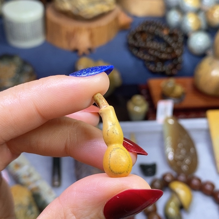 岫岩河磨玉（透闪石质玉）葫芦未镶嵌