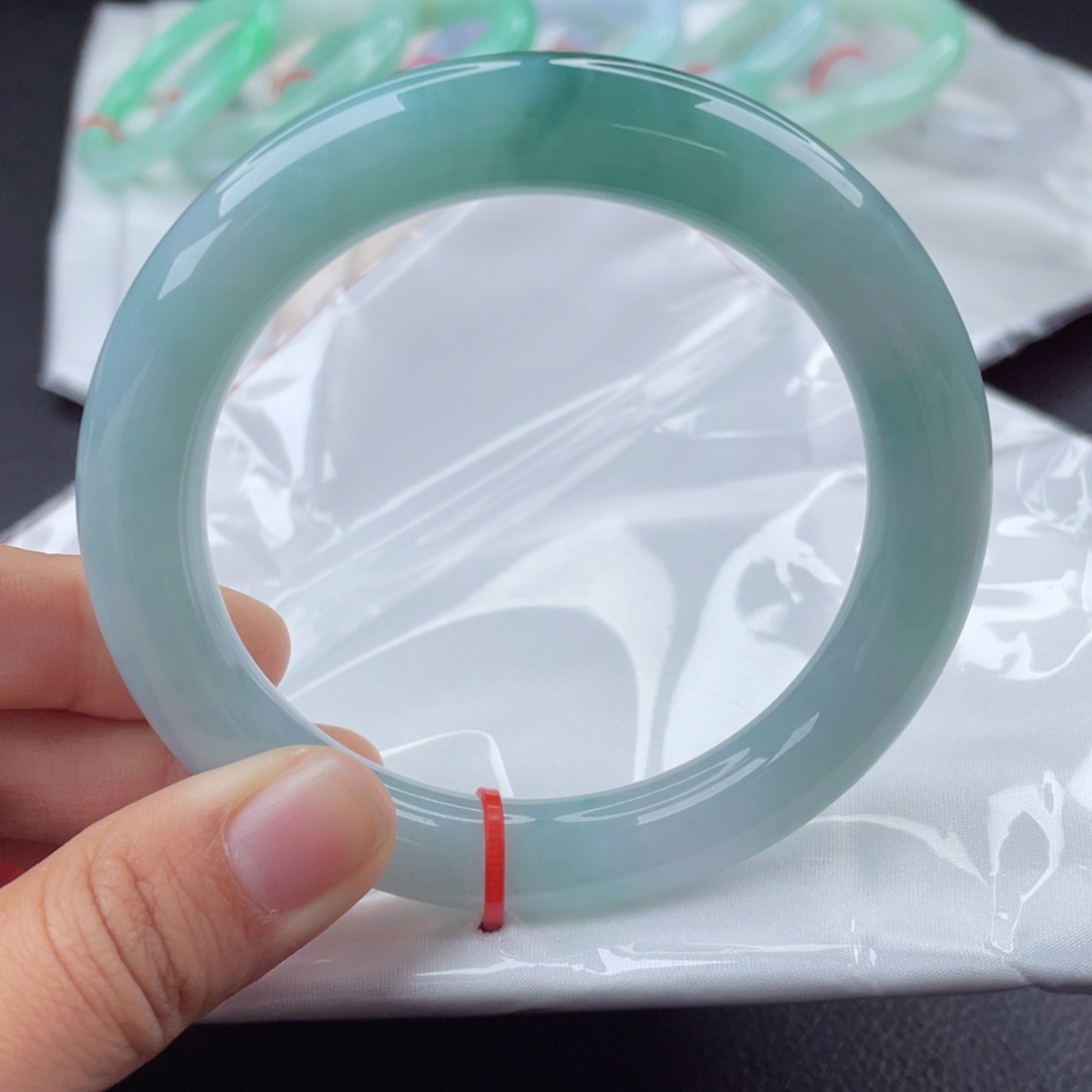 翡翠手镯（圆镯）未镶嵌60圈