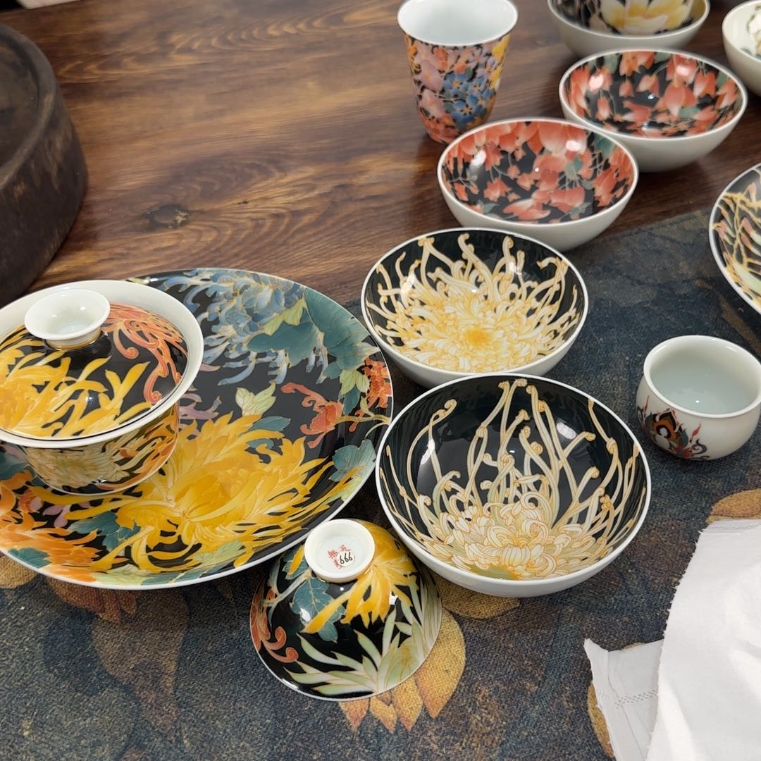 一整套菊花釉下五彩