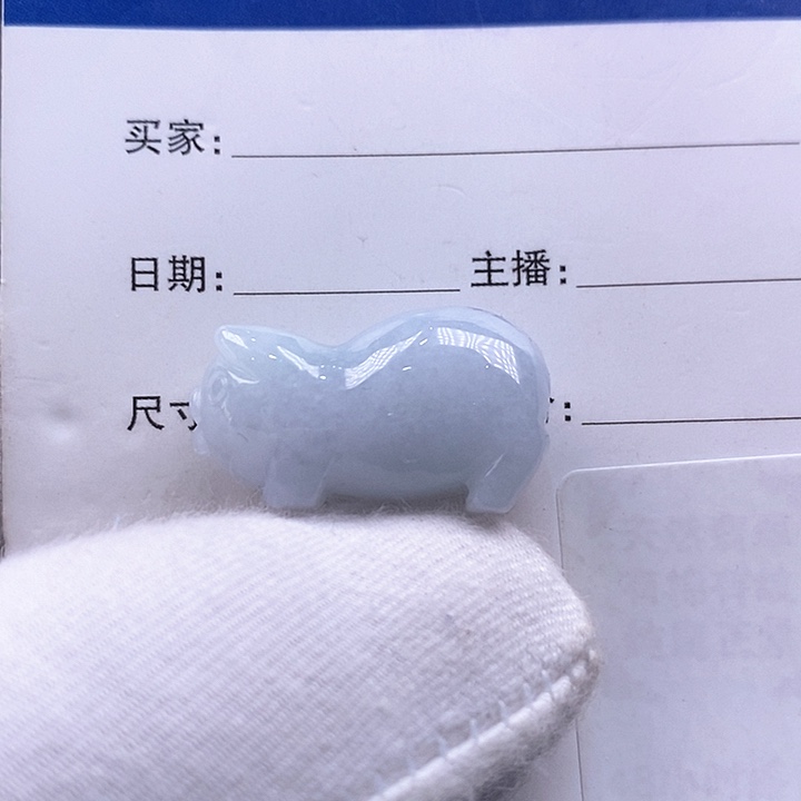 翡翠颈饰未镶嵌招财猪