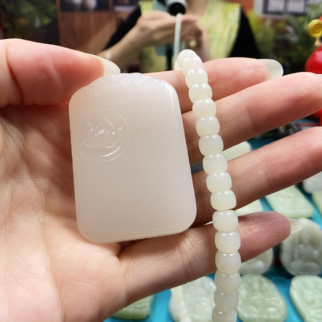 凤***竹和田玉未镶嵌颈饰