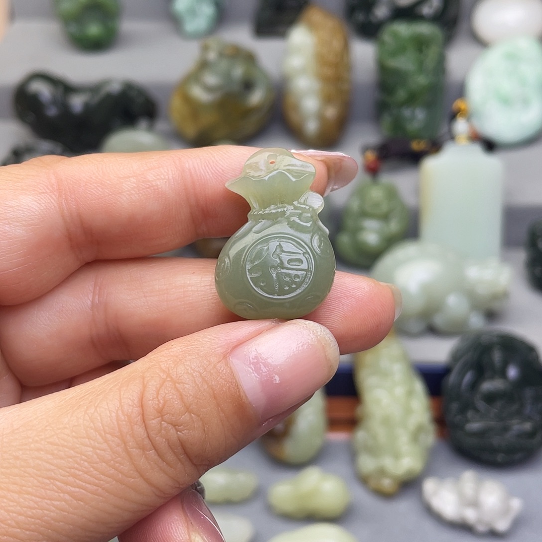 和田玉未镶嵌挂件