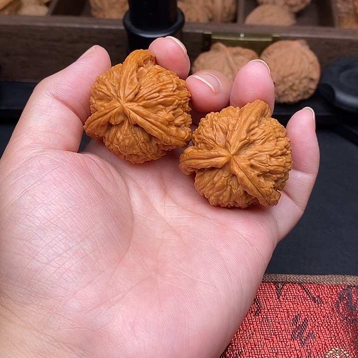 啾***啾把件文玩核桃白奔