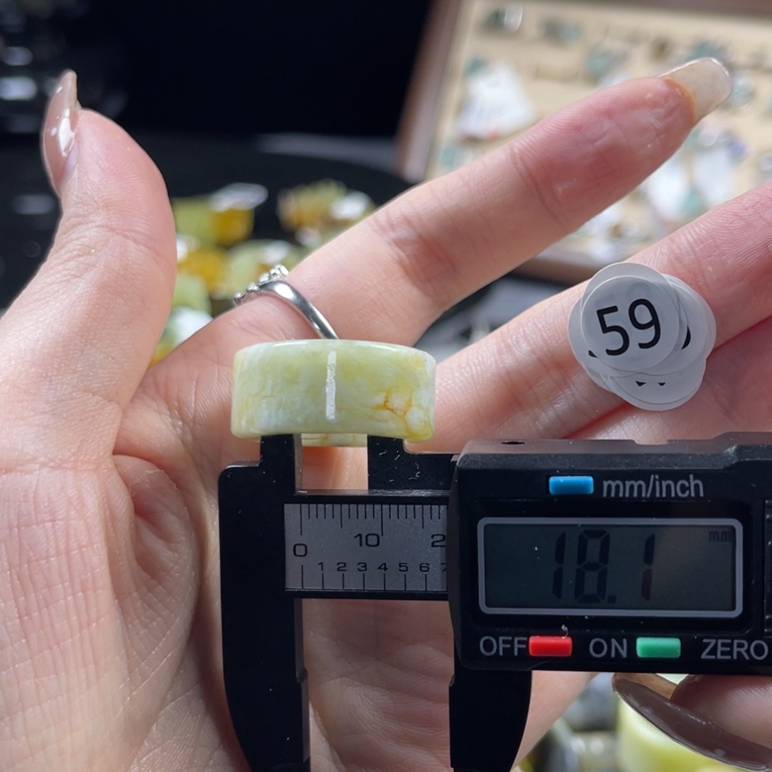 蛇纹石玉未镶嵌戒指