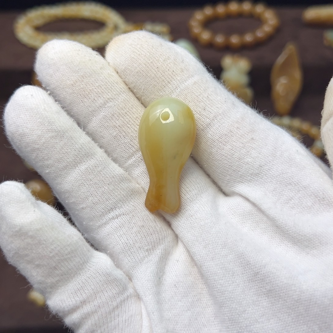 和田玉（糖玉）未镶嵌颈饰