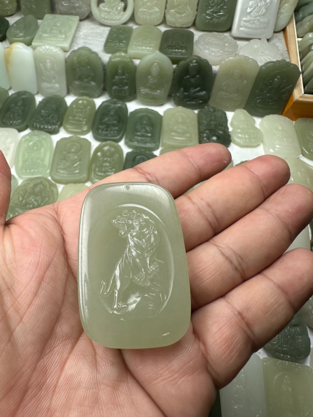 天然和田玉老虎吊坠挂件高端大气8888