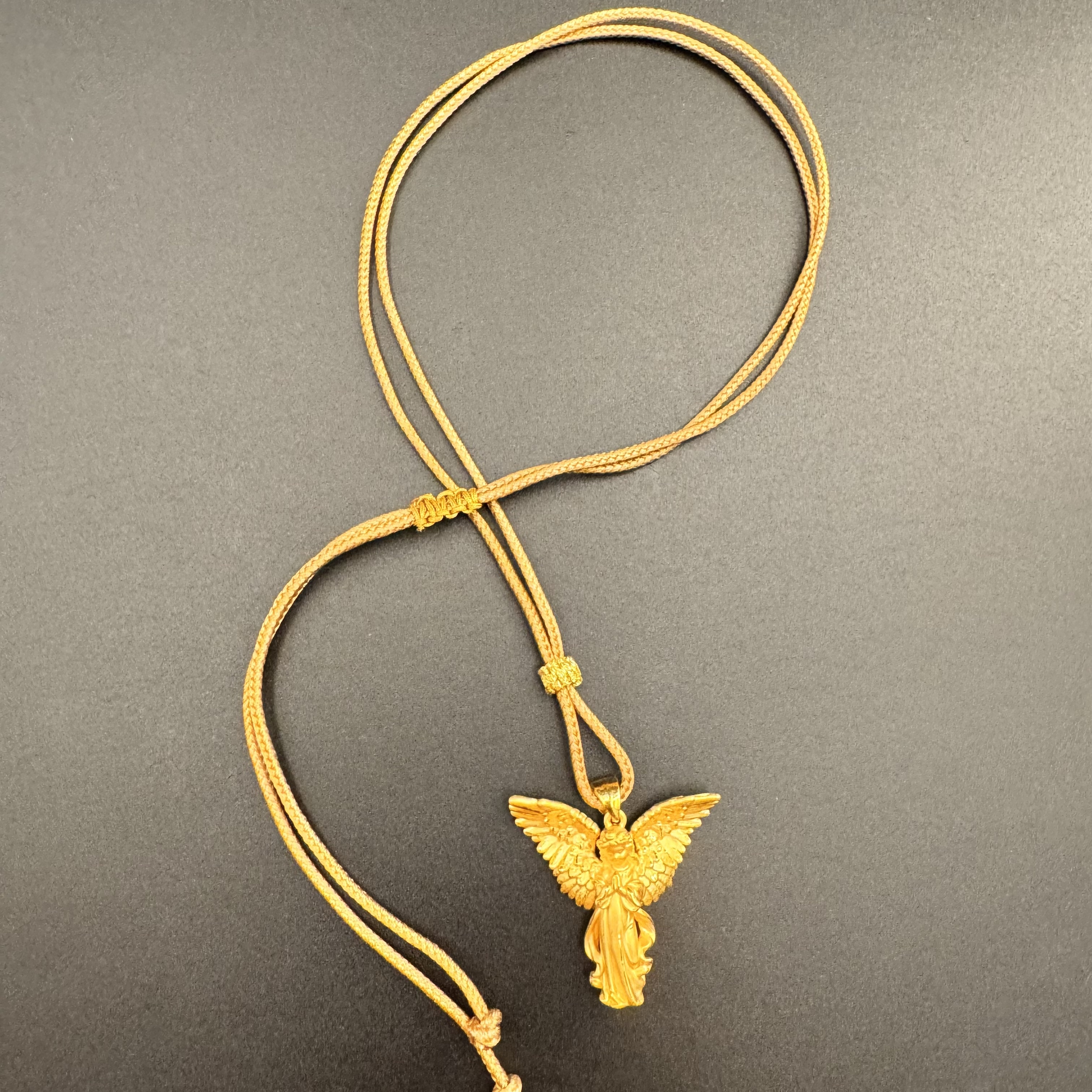  足金999黄金守望天使编绳吊坠