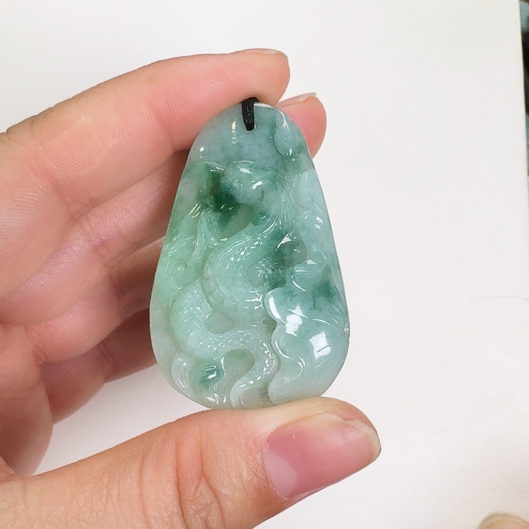 翡翠颈饰未镶嵌蛇牌