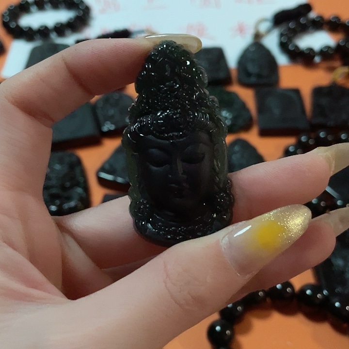 翡翠颈饰未镶嵌军*