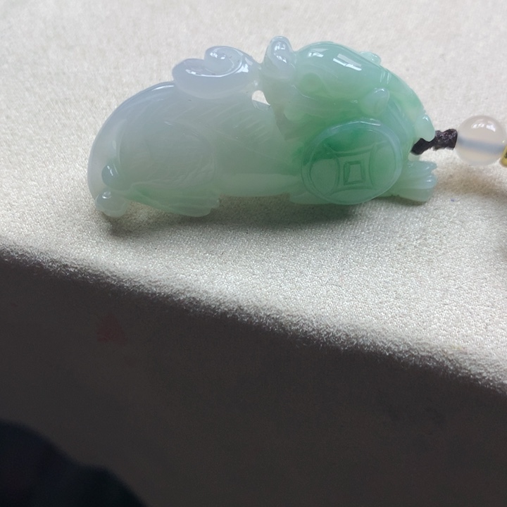 翡翠颈饰未镶嵌吊坠