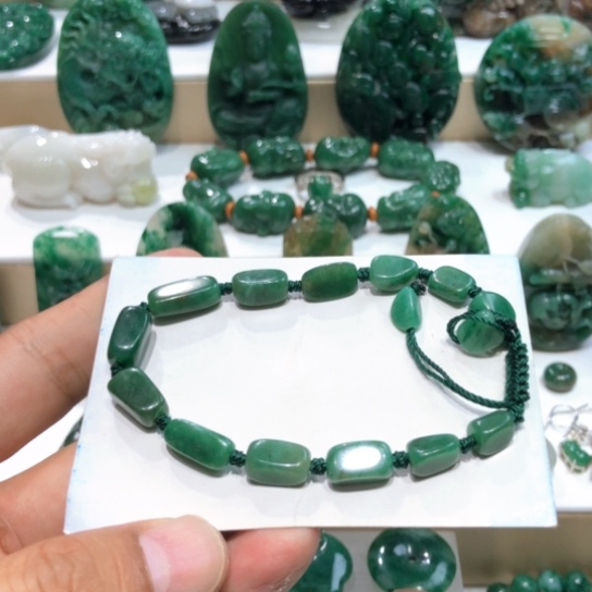 未镶嵌独山玉手链