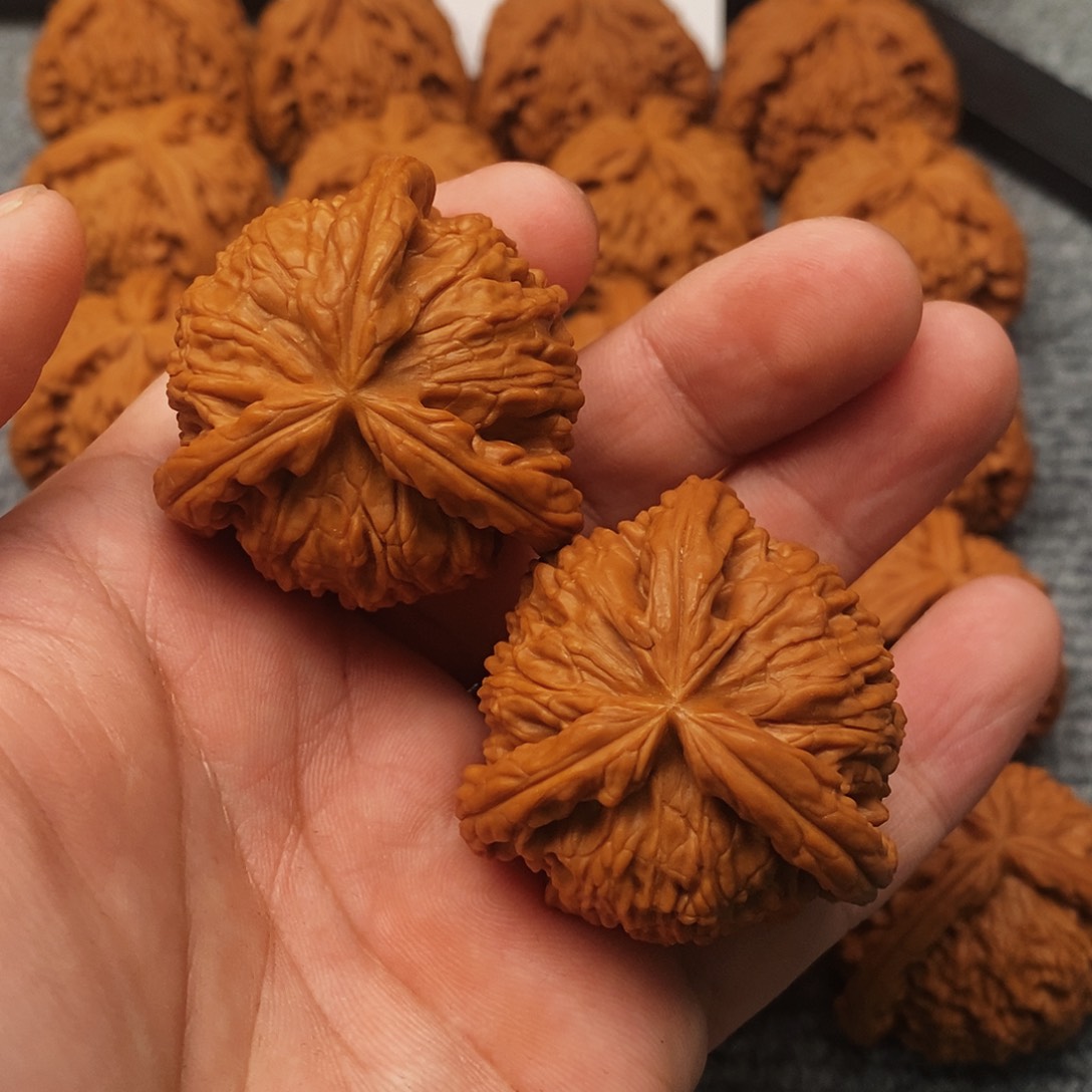 文玩核桃吊坠小*民精工修复三棱40白奔