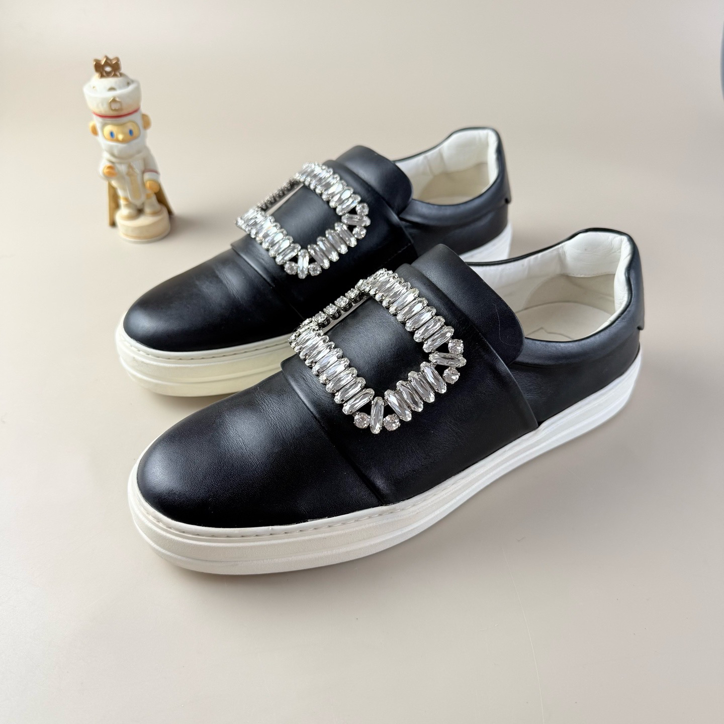 99新 Roger Vivier/罗杰·维威耶 黑白钻扣一脚蹬 38码 YLP4241