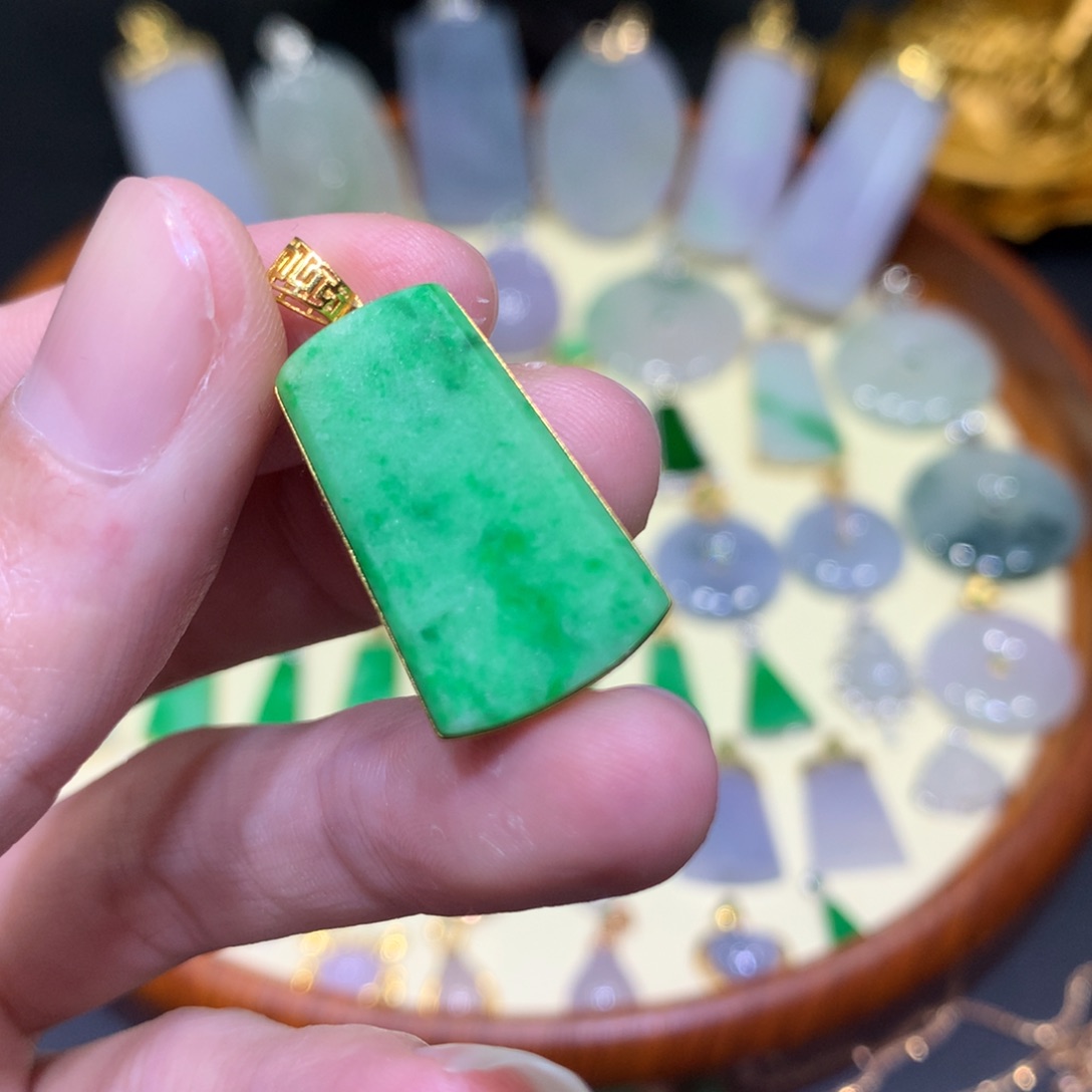 翡翠吊坠(不含链)18K金镶嵌