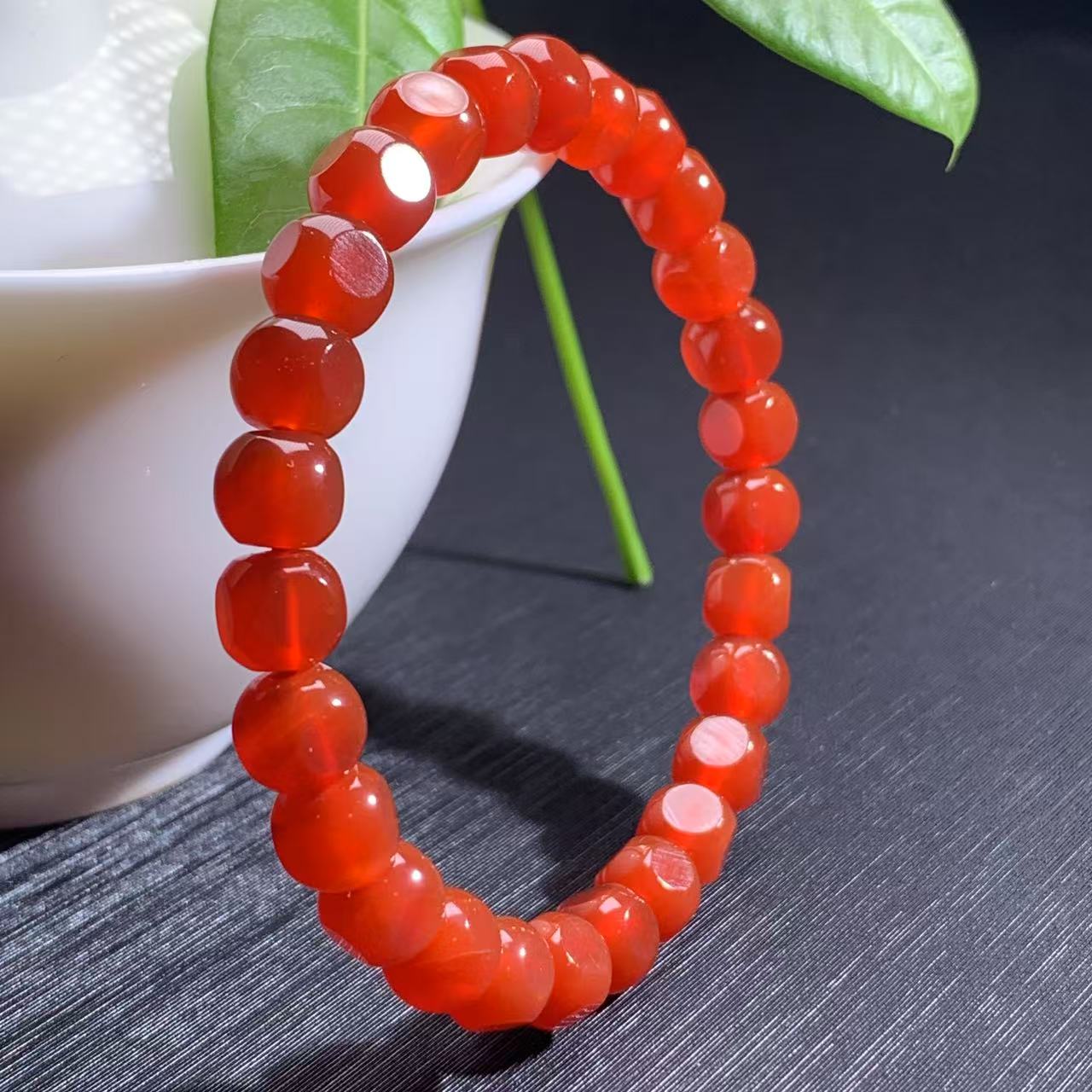 【金钰尚品】樱桃红玛瑙六方形方糖手串 精工切艺 7mm 归圆质感