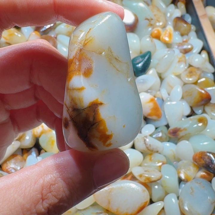 颈饰未镶嵌和田玉（糖玉）46克