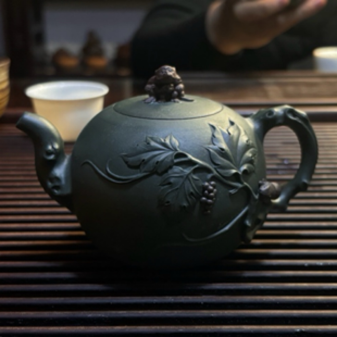 全手工宜兴紫砂壶松鼠葡萄大容量绿泥茶器300cc