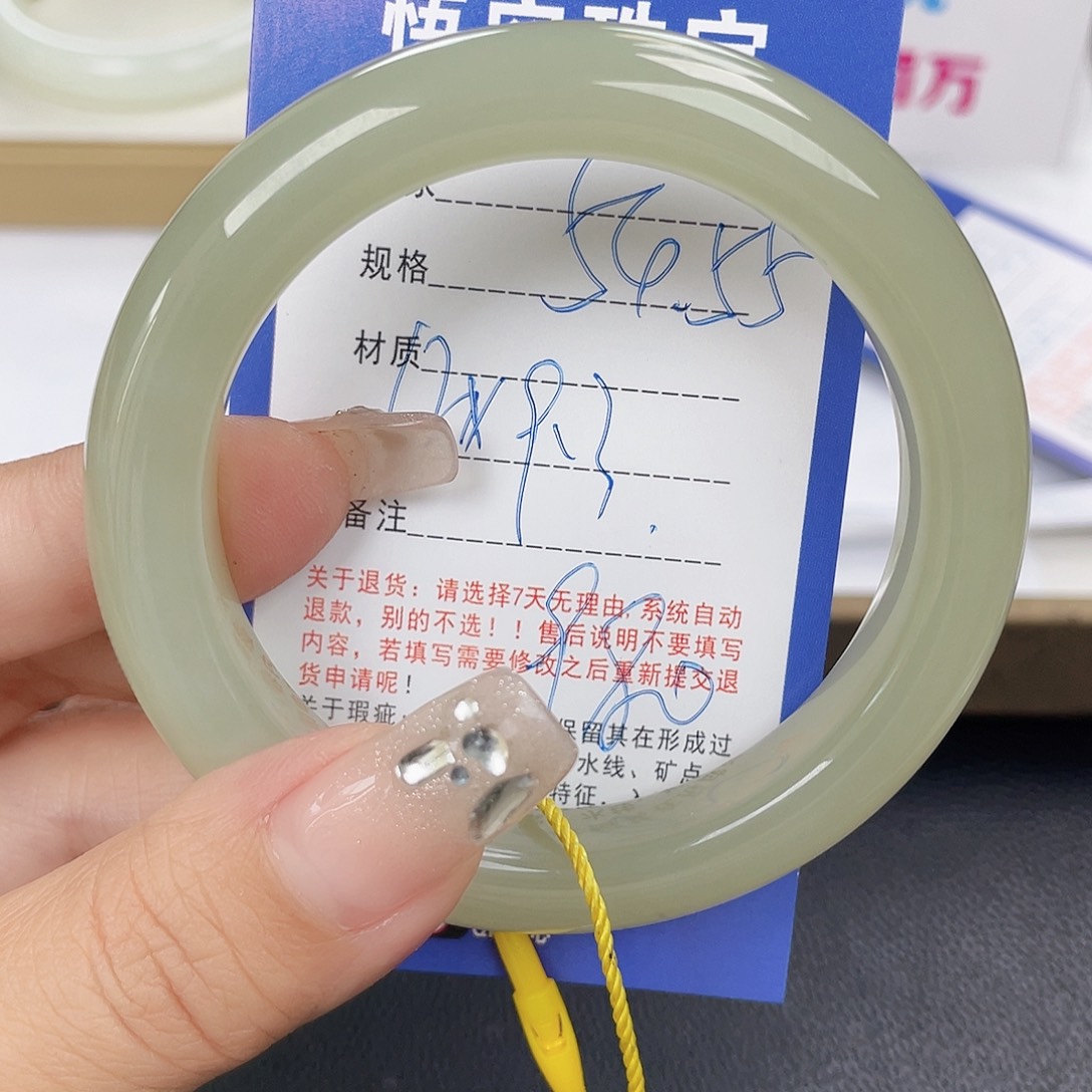 和田玉未镶嵌手镯