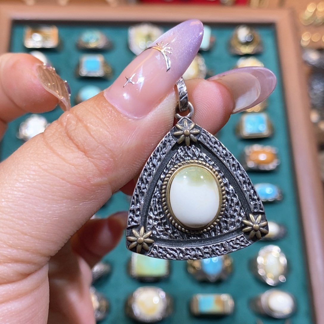 琥珀颈饰银S925镶嵌奶****?吊坠