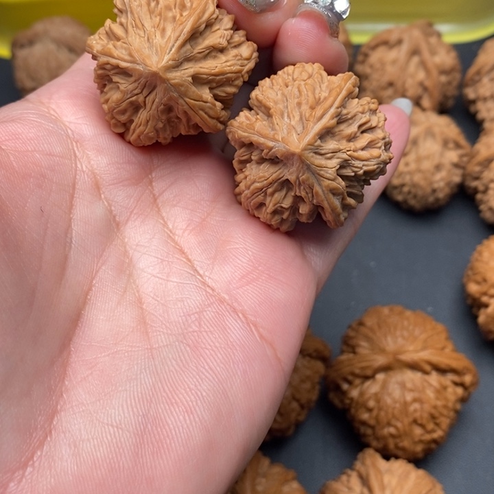 文玩核桃吊坠三棱