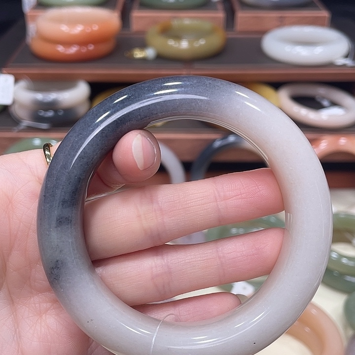 石英质玉（佘太翠）手镯未镶嵌富***求