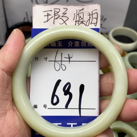蛇纹石玉手镯未镶嵌