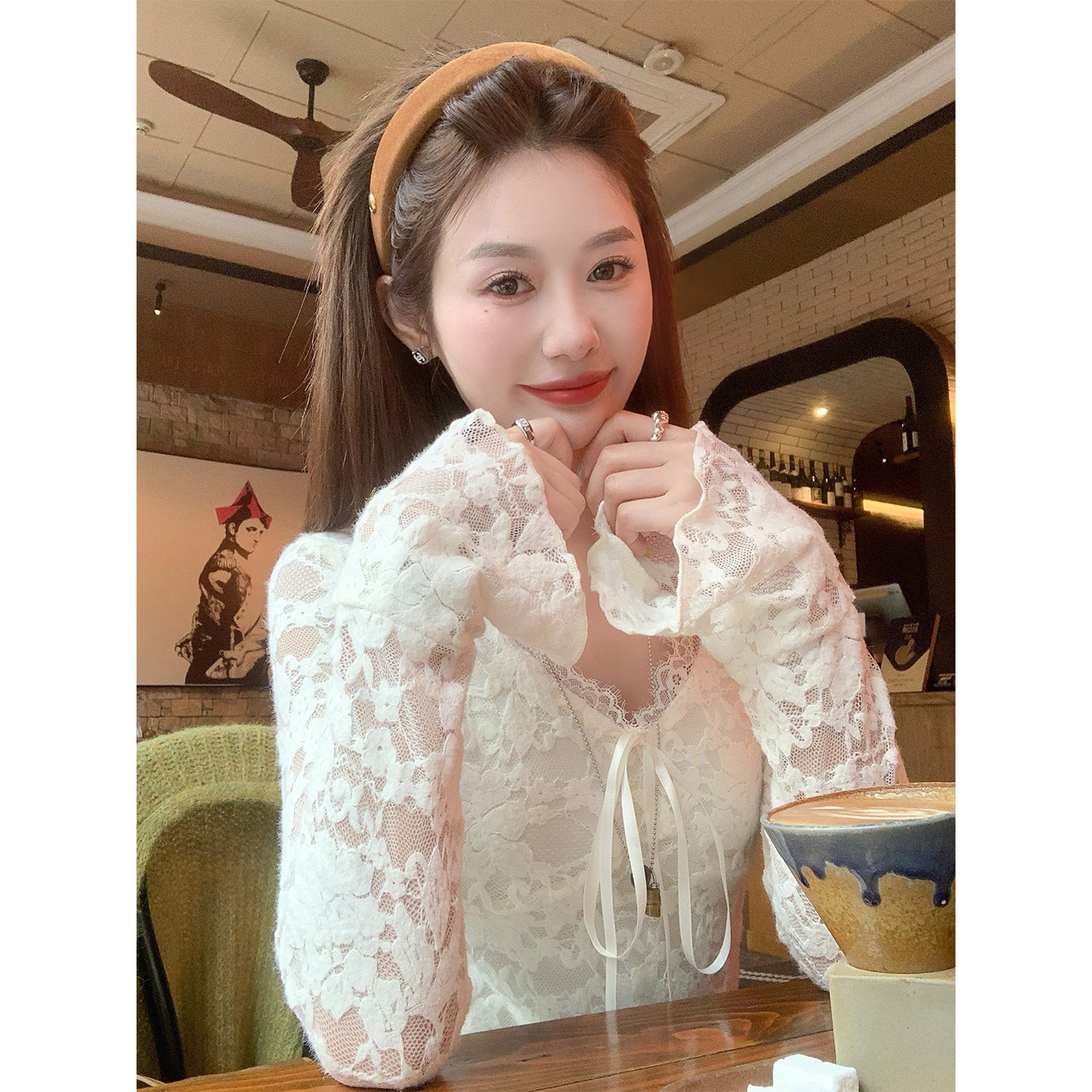 设计感法式V领内搭长袖蕾丝衫网纱上衣显瘦洋气短款打底衫女1663