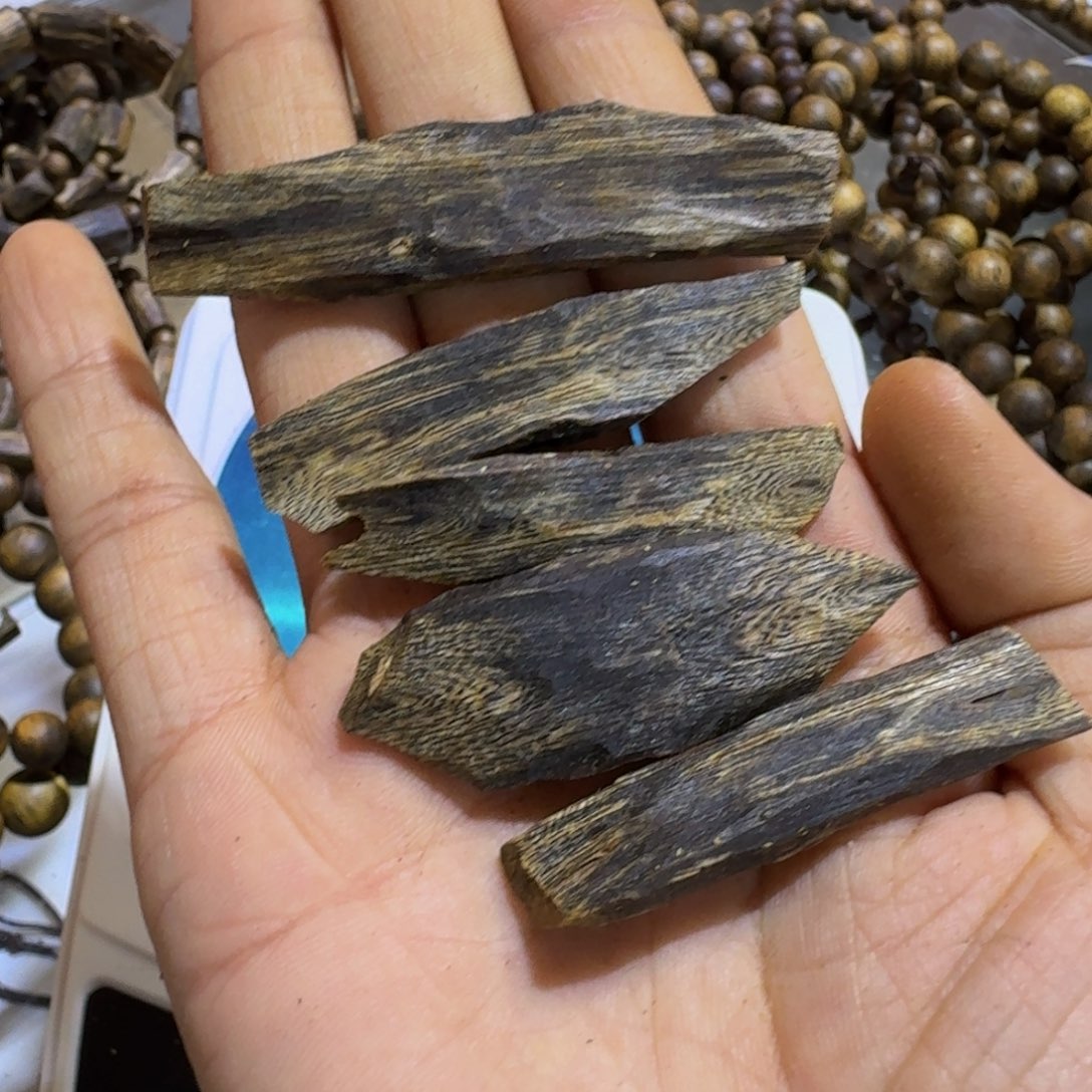 U***g沉香沉香枕紫棋老料13克料子