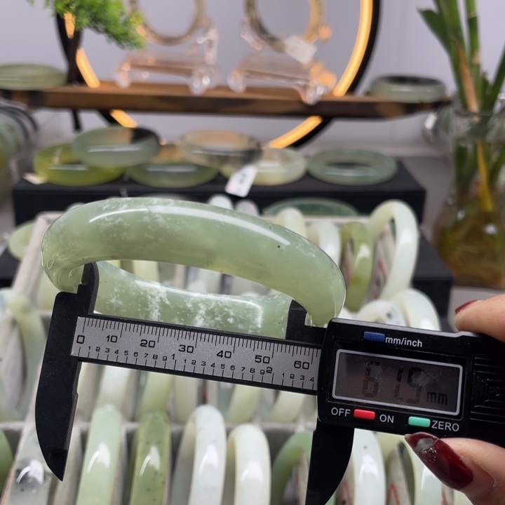 蛇纹石玉手镯未镶嵌75
