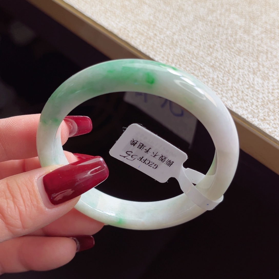 翡翠手镯未镶嵌手镯