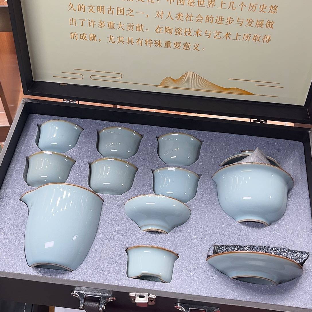 孤品茶具套装等。         