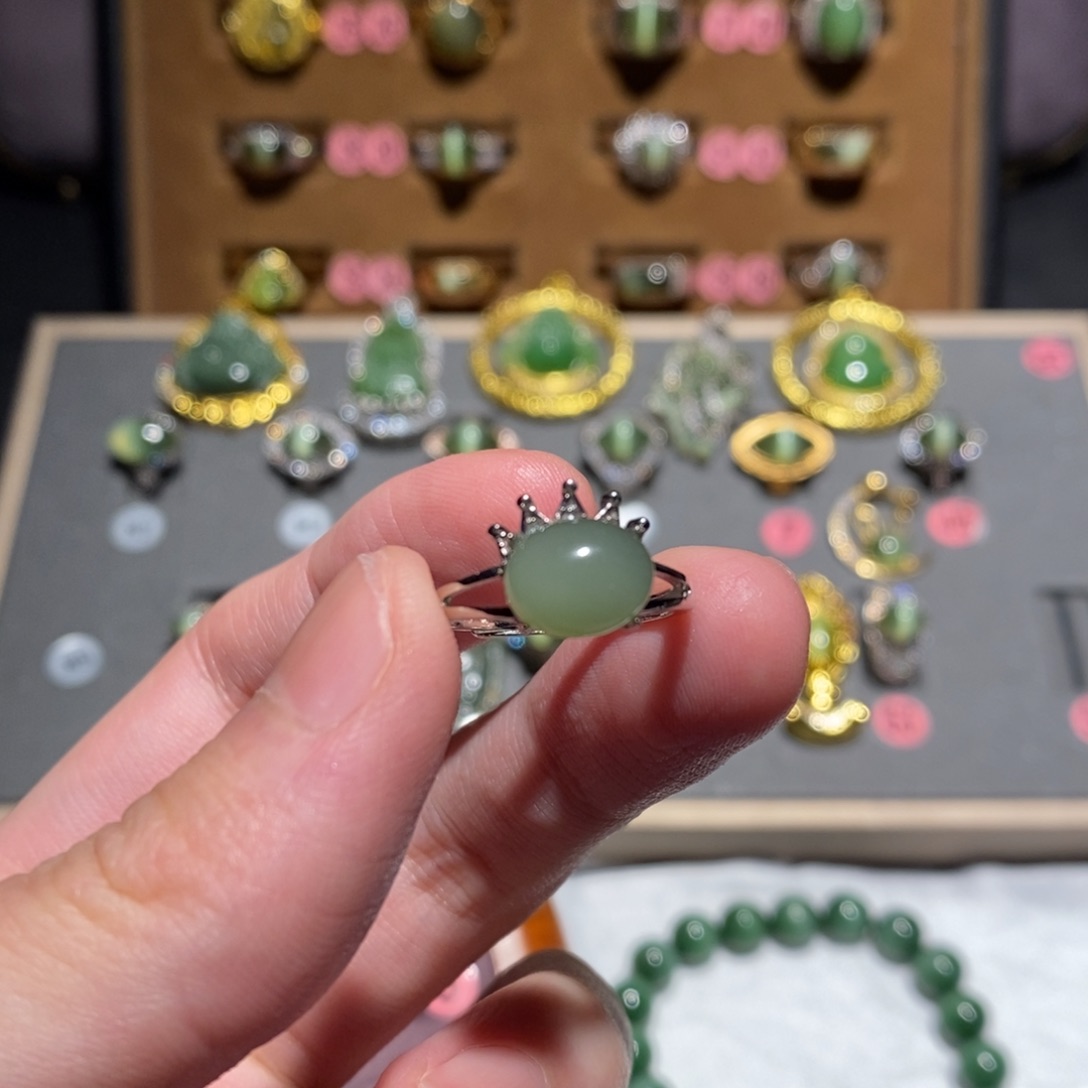 和田玉未镶嵌戒指