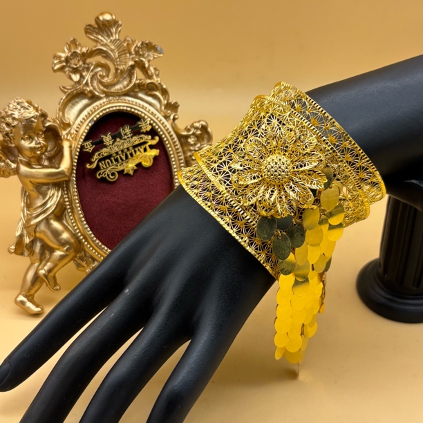 A播 70.91g 足金999 手镯 f