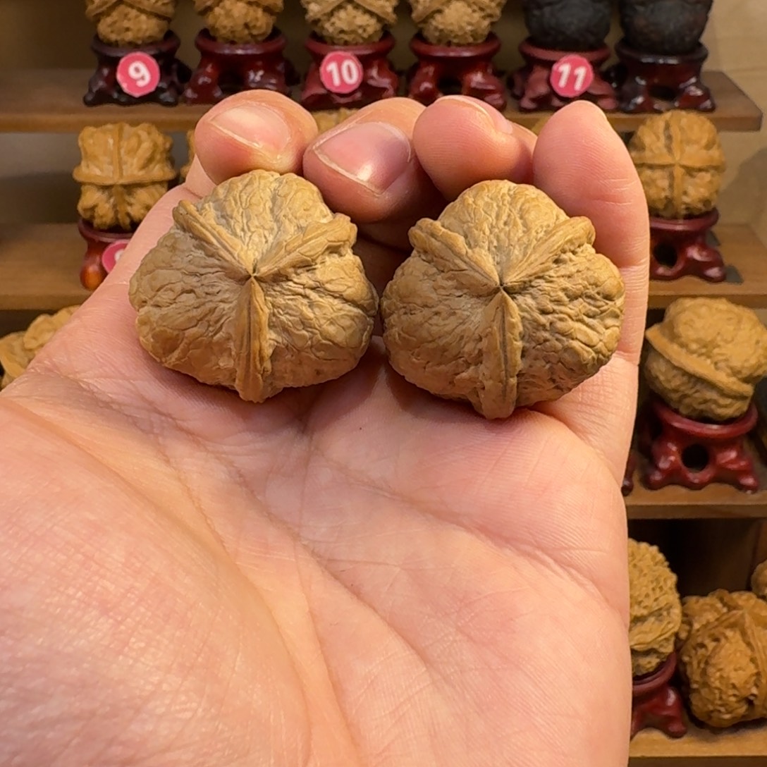 铁核桃把件恶魔三棱