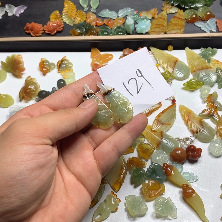 享***独蛇纹石玉合金耳钉