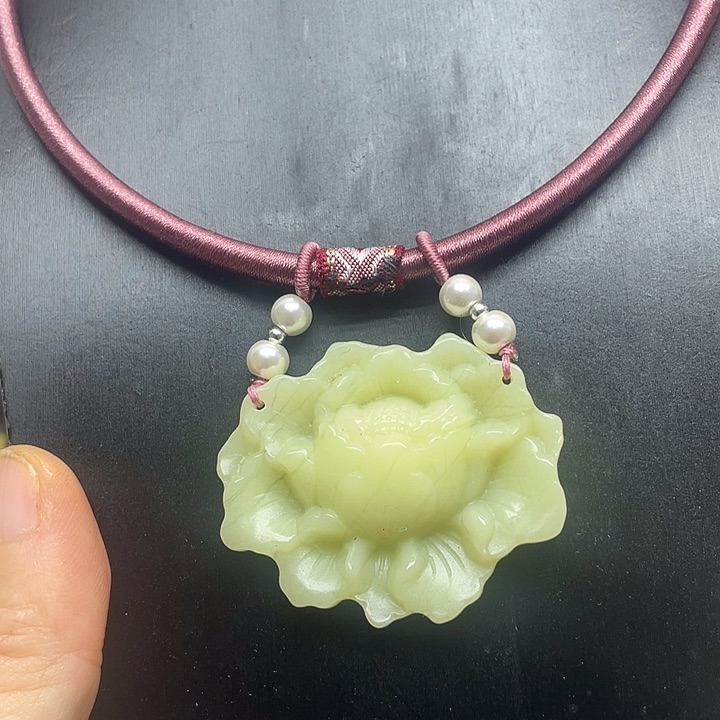 未镶嵌蛇纹石玉颈饰