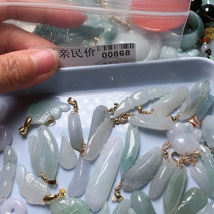 翡翠颈饰未镶嵌?**寶00000000868